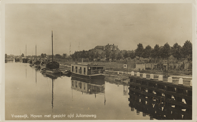 130330 Gezicht op het Merwedekanaal te Vreeswijk, vanaf de Wilhelminabrug, met rechts het Jaagpad.N.B. De gemeente ...